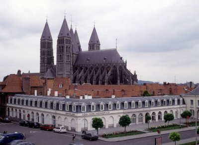 Kathedraal van Doornik (België), buitenaanzicht door Unknown artist