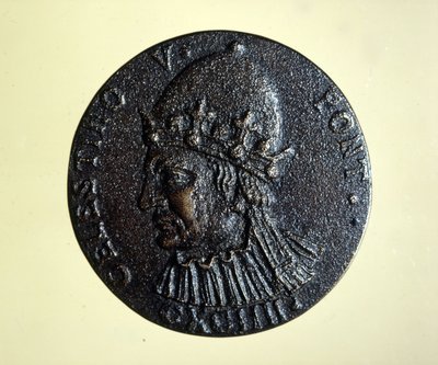 Celestinus V (of St. Petrus Celestinus) (1215 - 1296) de paus die verhuisde. Medaille van het Romeinse Medaillekabinet. door Unknown artist