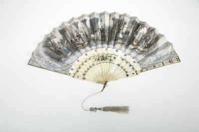 Waaier, ca. 1850, geschilderd papier, been, zilver en zijden-metalen draad kwast, maker onbekend door Unknown artist