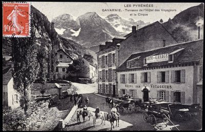 De Pyreneeën, Gavarnie: terras van het Hotel des Voyageurs en het circus - ansichtkaart, eind 19e eeuw door Unknown artist