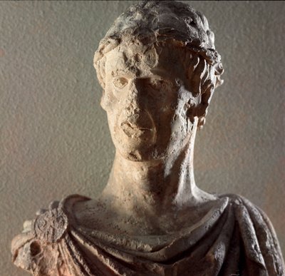 Kalkstenen buste van keizer Frederik II van Hohenstaufen (1194-1250) 1245-1250. Barletta, Museo Civico door Unknown artist