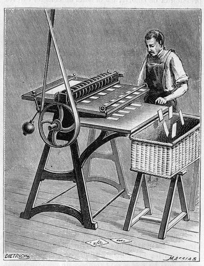 Kaarten maken om te spelen volgens oude methoden. Decoupage van speelkaarten. Gravure uit 1893 door Unknown artist