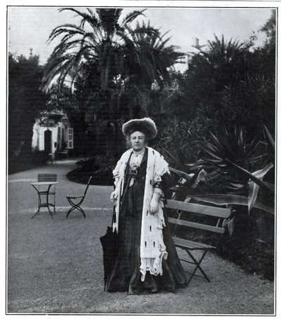 Portret van Madame Juliette Adam (geboren Lambert) (1836-1936), Franse schrijfster, polemist en feministe in Nice in 1905 door Unknown artist