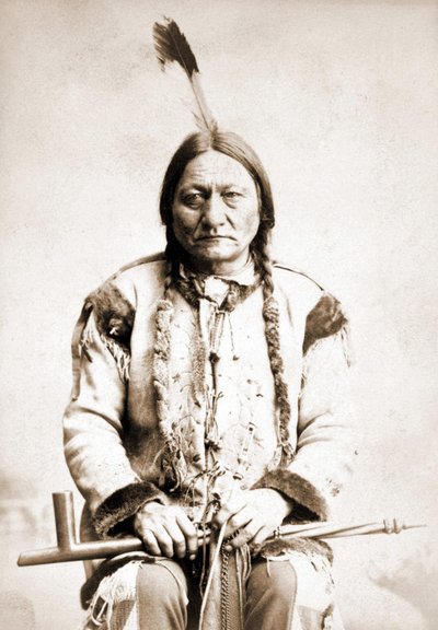 Portret van Sitting Bull, Indiaanse leider, circa 1886 door Unknown artist
