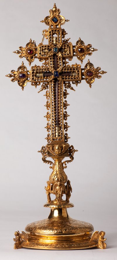 Reliek kruis. Metaalbewerking met juwelen. Oorsprong abdij (Saint-Amand Tournai, ex-Elnone). 16e eeuw. door Unknown artist