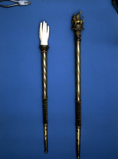 Scepters gebruikt (de hand van gerechtigheid) voor de kroning van Napoleon, koning van Italië door Unknown artist
