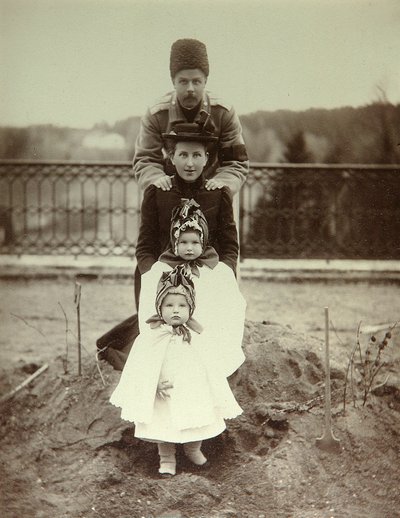 De familie van hertog Fyodor Uvarov in landgoed Porechye. Albuminefoto door Unknown artist