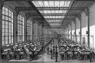 De grote zaal op de eerste verdieping van het nieuwe centrale telegraafstation in Parijs in 1884. Gravure uit 1884. in 