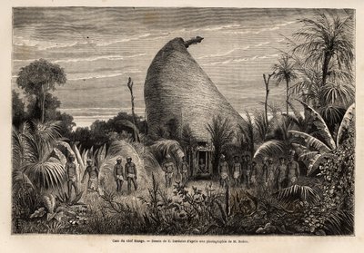 Het plein van Chief Mango, een krijgerswoning die opvalt door zijn hoogte, het beeld van het taboe dat het dak en de pilaren van de deur bekroont, evenals de menselijke huiden die aan lange palen bij de ingang van het plein zijn bevestigd. door Unknown artist