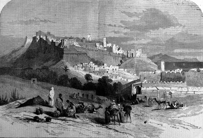 Uitzicht op de versterkte stad Tanger en de kust, Marokko. Gravure uit 1868 door Unknown artist