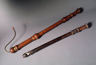 Houten blaasinstrument: blokfluit door Unknown artist