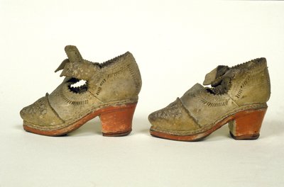 Model van schoen met rode hak uit de 17e eeuw, Museo del castello, Milaan door Unknown artist