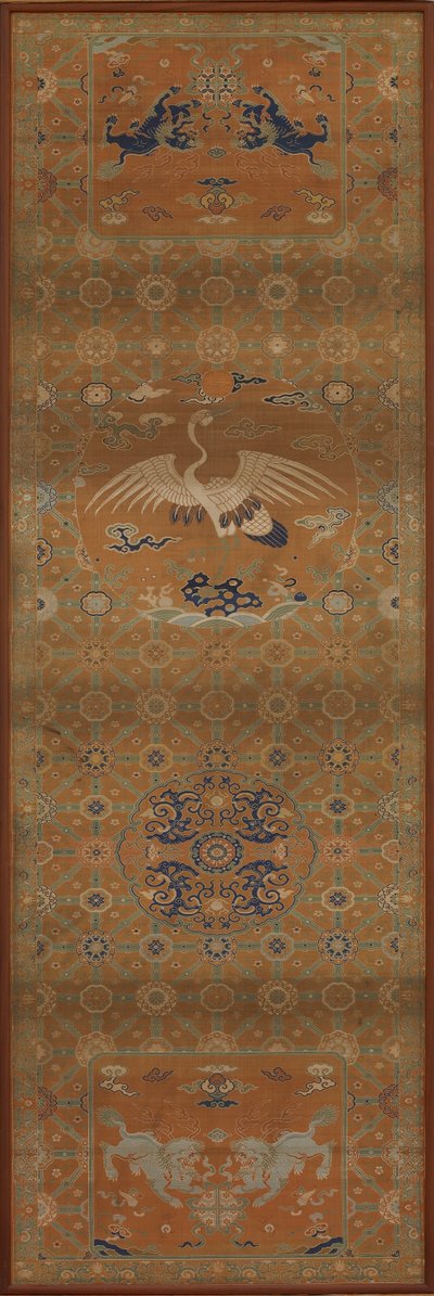 Stoelbekleding met een kraanvogel, leeuwen, draken, gelukssymbolen en bloemmotieven door Unknown artist