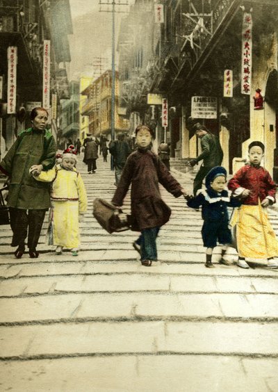 Kinderen op Pottinger Street in Hong Kong in 1890 door Unknown artist