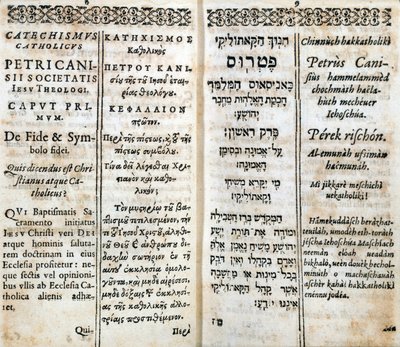 Christelijke religie: Binnenpagina van catechismus in het Grieks, Hebreeuws, Latijn en Frans. Werk van Pierre Canisius (17e eeuw) door Unknown artist