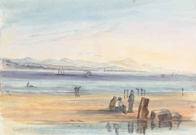 Figuren op een strand met bergen in de verte door Unknown artist