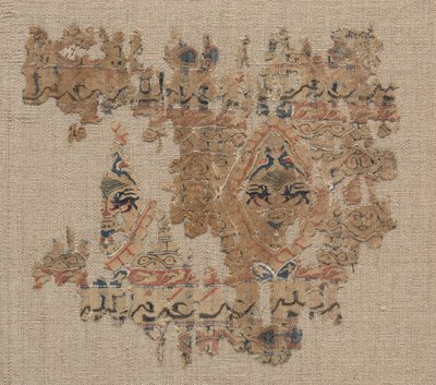 Fragment van een Tiraz-stijl textiel door Unknown artist