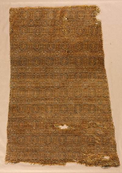 Fragment met ster en kruis ontwerp uit de tombe van Don Felipe door Unknown artist