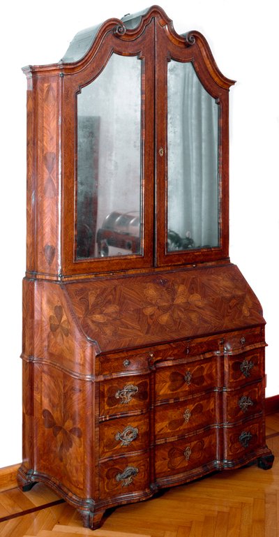 Meubilair: trumeau in rozenhout. 1735 ca. Dim. 257x130x61 cm Privécollectie door Unknown artist
