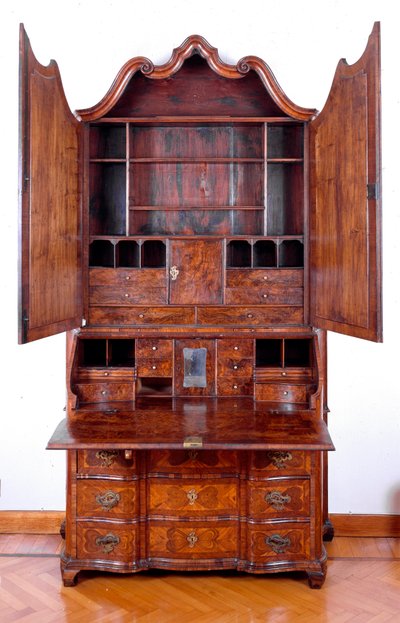 Meubilair: trumeau in rozenhout. Circa 1735. Dim. 257x130x61 cm Privécollectie door Unknown artist