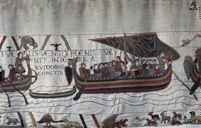 Door de storm afgedwaald, strandde het schip van Harold II (1022 - 1066) op de kust van Ponthieu - Tapijt van Bayeux, bekend als Borduurwerk van Koningin Mathilde door Unknown artist