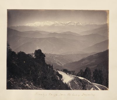 Himalaya [sic] bergketen vanaf de achterkant van Darjeeling door Unknown artist