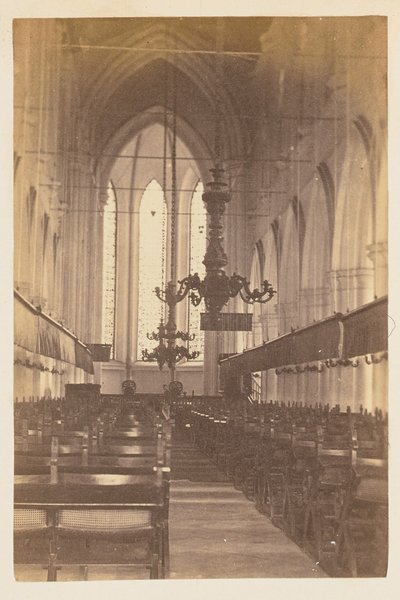 [Binnenzicht van een kerk]. door Unknown artist