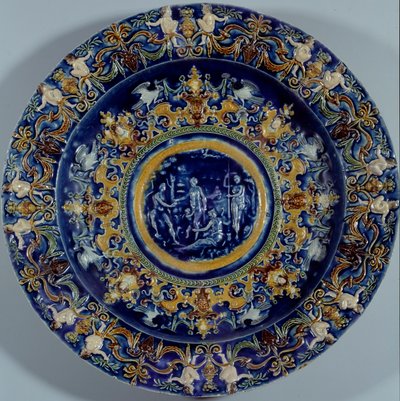 Grote polychrome faience schaal met een voorstelling van het oordeel van Parijs door Unknown artist