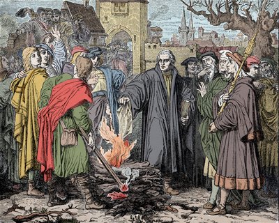 Maarten Luther (1483-1546) in Wittenberg verbrandt de bul van excommunicatie uitgevaardigd door paus Leo X door Unknown artist
