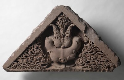 Fronton met het Gezicht van Glorie (Kirti-mukha) door Unknown artist