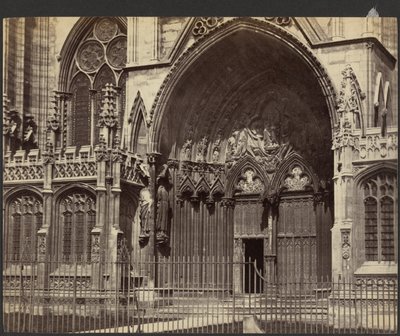 [Portaal van een kathedraal]. door Unknown artist