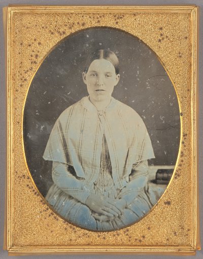 [Portret van een zittende vrouw]. door Unknown artist