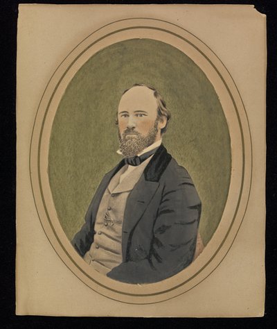 [Portret van een zittende man]. door Unknown artist