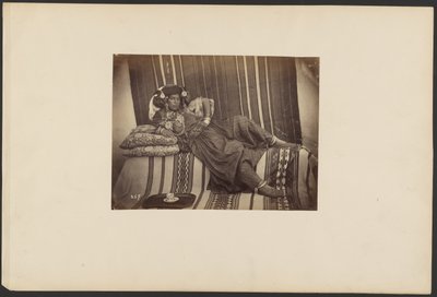 [Liggende Algerijnse odalisque, stam Ouled Nail]. door Unknown artist