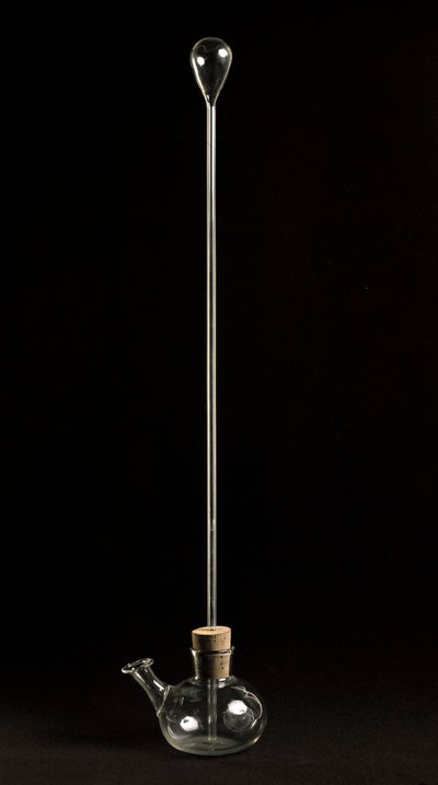 Reproductie van de thermoscoop gebruikt door astronoom Galileo Galilei voor zijn studies over het effect op luchtdichtheid veroorzaakt door temperatuurvariaties (1592-1610) door Unknown artist