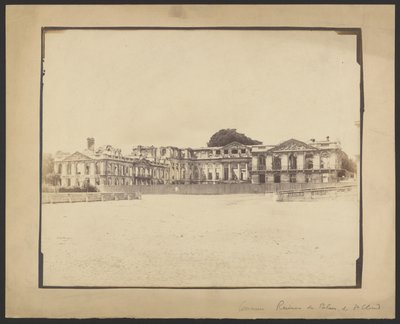 [Ruïnes van het kasteel van Saint-Cloud]. door Unknown artist