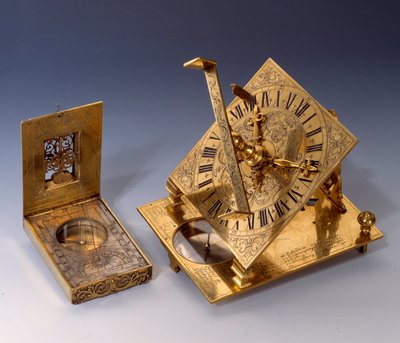 Wetenschappelijke instrumenten: zonnewijzers uit de 16e eeuw (links) en de 17e eeuw. Privécollectie door Unknown artist
