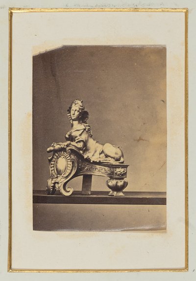 [Kleine sfinx voetenbank]. door Unknown artist