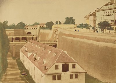 [Uitzicht vanaf de Waterleiding naar het Kruitmagazijn en de bruggen van de Oude en Nieuwe Kärntnertorpoort]. door Unknown artist