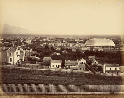 [Uitzicht op Salt Lake Tabernacle en stad]. door Unknown artist