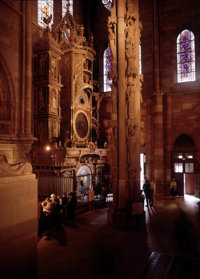 Uitzicht op de astronomische klok van de kathedraal van Straatsburg. Bas-Rhin (67) door Unknown artist