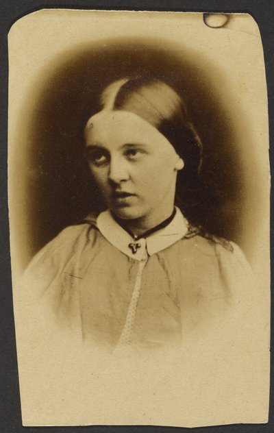 [Portret van een vrouw]. door Unknown artist/maker