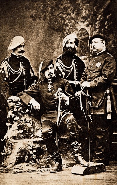 Derde Carlistische Oorlog: de troonpretendent van Spanje Charles de Bourbon, hertog van Madrid, omringd door zijn verdedigers. door Unknown photographer