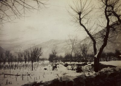 Album Harriet Louise Self: een uitzicht op de vallei van de Brenta met sneeuw door Unknown photographer
