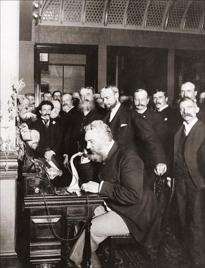 Alexander Graham Bell (1847-1922) bij de inauguratie van de langeafstandslijn van New York naar Chicago, 18 okt door Unknown photographer