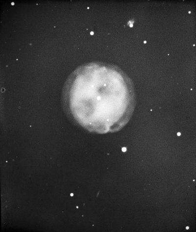 Astronomische glasplaat dia van Uilnevel in Grote Beer (1910) door Unknown photographer