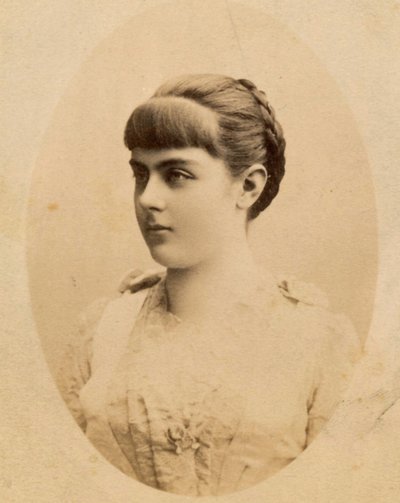 Barones Marie Alexandrine "Mary" von Vetsera (19 maart 1871 – 30 januari 1889) door Unknown photographer