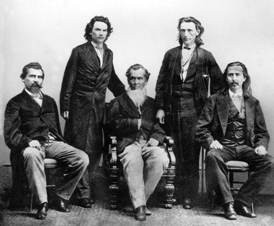 Cherokee Indianen in Washington in 1866 om een verdrag te onderhandelen met de Verenigde Staten dat op 19 juli zal worden ondertekend l-r John Rollin Ridge Saladin Watie Richard Fields kolonel Elias C Boudinot kolonel William P Adair door Unknown photographer