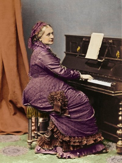 Clara Schumann (1819-1896), Duitse pianiste en componiste, aan de piano - Portret van Clara Schumann (1819-1896), Duitse pianiste en componiste, vrouw van Robert Schumann. door Unknown photographer