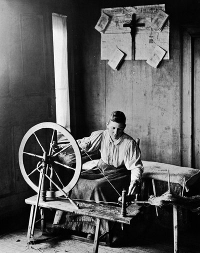 Ambachtelijk weven door Nortman circa 1890 door Unknown photographer